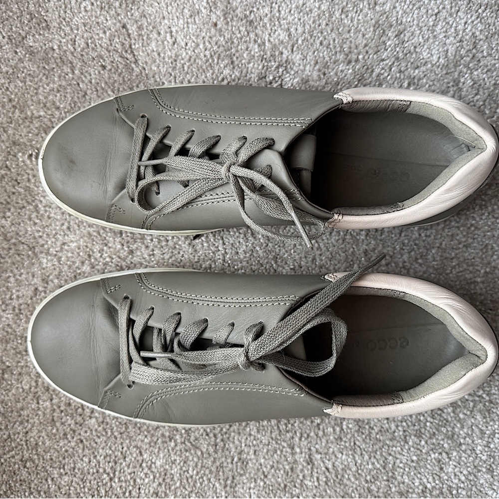ECCO Woman’s sz 40 Sage Green Leather Sneakers